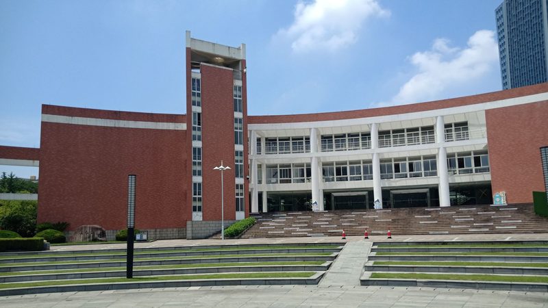 连接器绝缘材质：揭秘其种类与性能